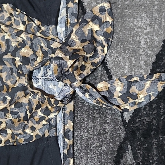 BKE RAGLAN SLEEVE LEOPARD PRINT FRONT TIE SHIRT - Picture 10 of 11